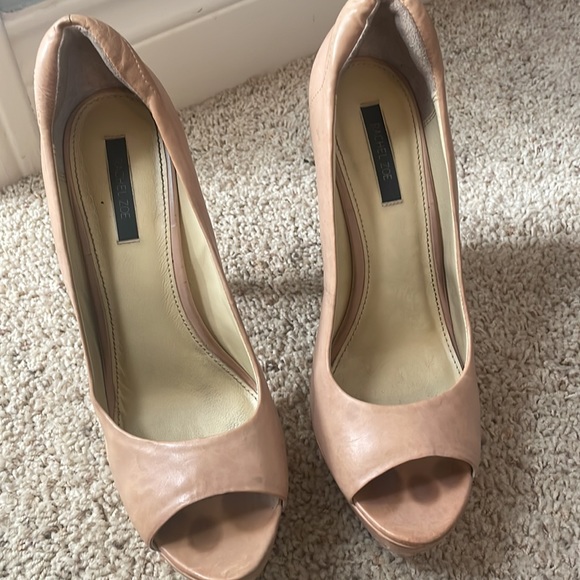 Rachel Zoe nude platform heels, some wear throughout (pictured) - Picture 2 of 10